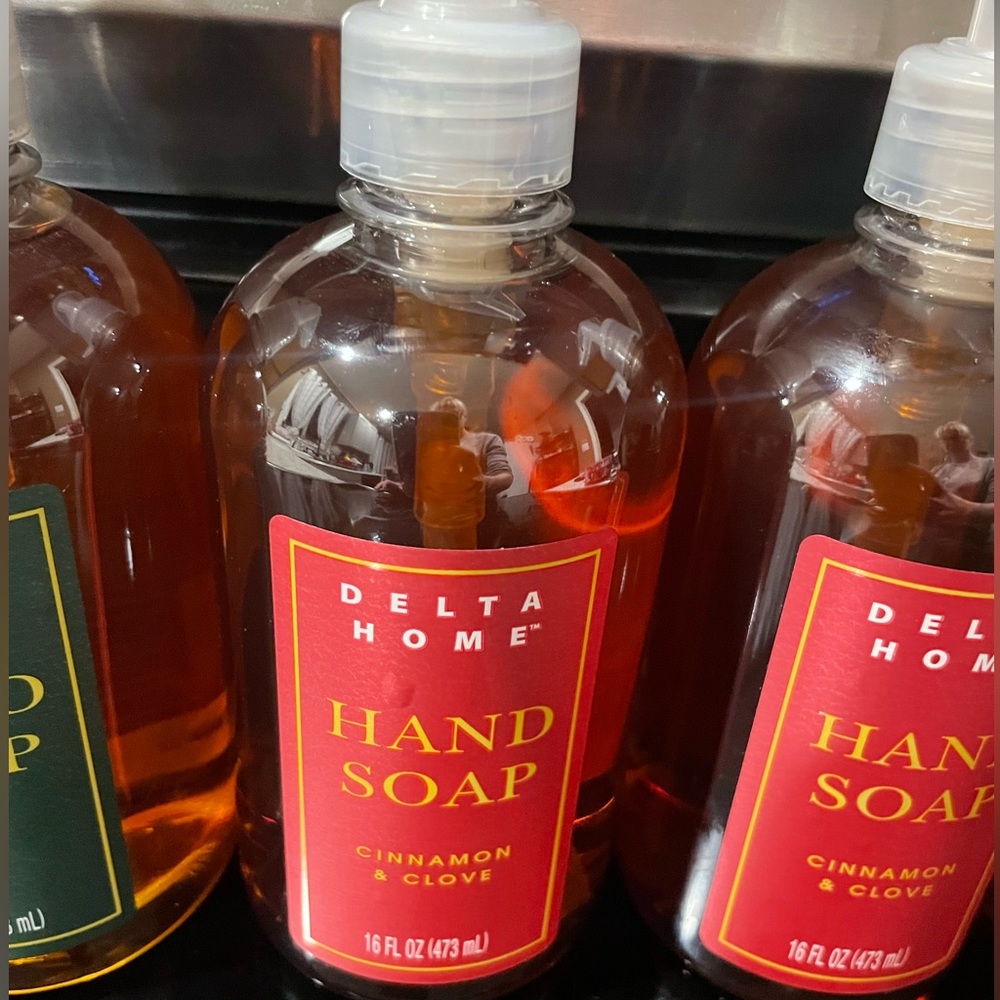 NWT Delta Home Winter Holiday Scented Soap Apple, Cinnamon, Pumpkin etc 16floz